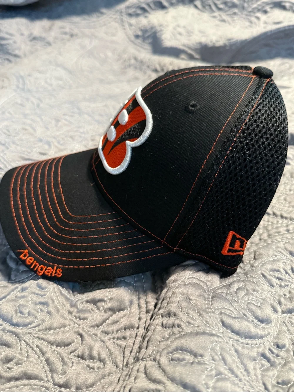 New Era Men’s Black & Orange Logo Fitted Cap